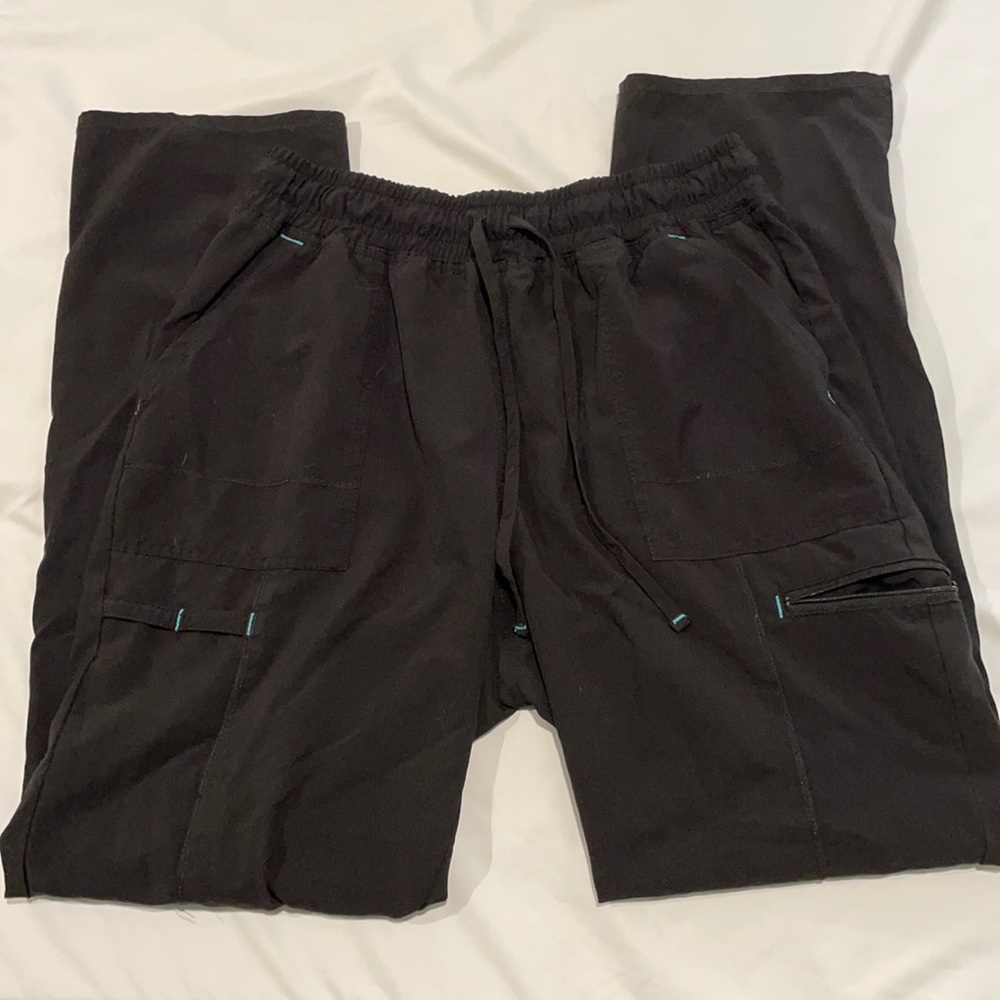 Scrubs tar Black Scrub pants.